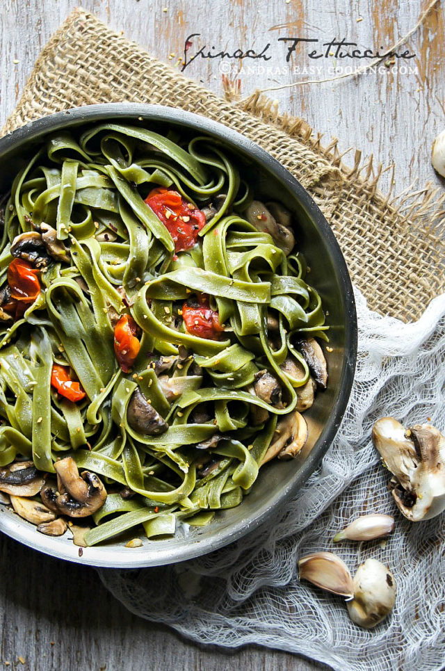 Spinach Fettuccine with Mushrooms and Cherry Tomatoes Recipe