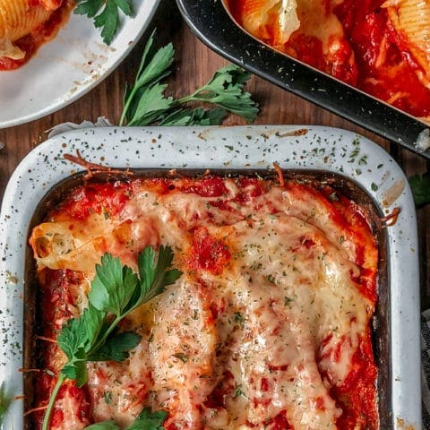 These cheese-stuffed pasta shells sure can please just about anybody. It is creamy, cheesy, warm, comforting and most definitely delicious.