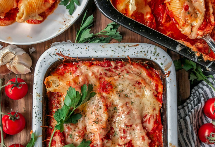 These cheese-stuffed pasta shells sure can please just about anybody. It is creamy, cheesy, warm, comforting and most definitely delicious.