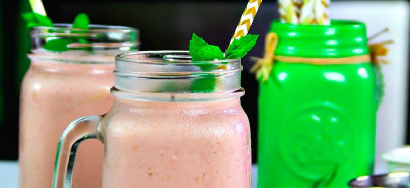 Raspberry-Banana, frozen smoothie recipe with a video