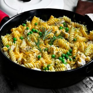Pasta and Cheese with Chicken and Peas
