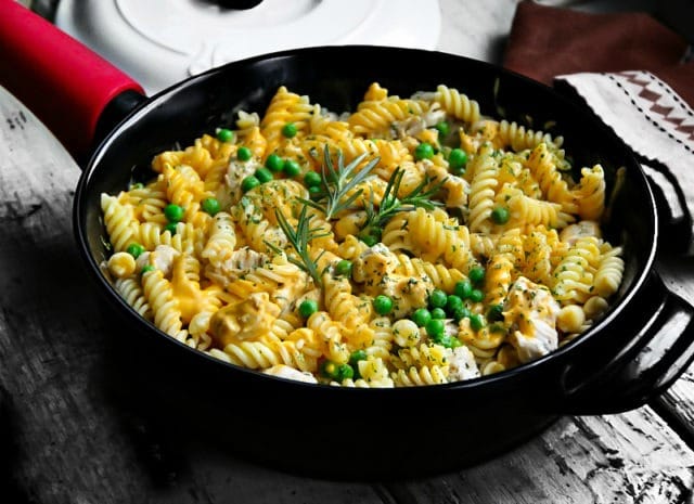 Pasta and Cheese with Chicken and Peas