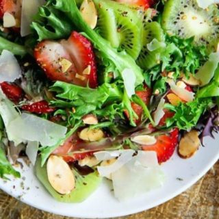Mixed Greens Kiwifruit and Strawberry Salad
