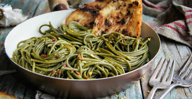 Olive Oil-Garlic Green Spaghetti