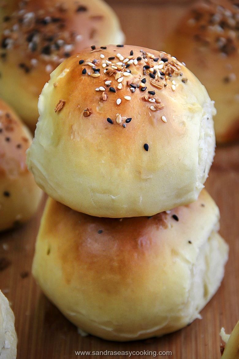 Everything but the Bagel Dinner Rolls