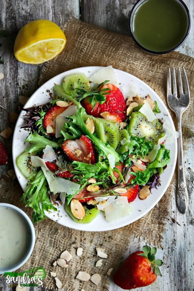 Mixed Greens, Kiwifruit and Strawberry Salad