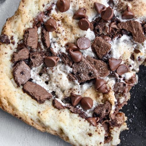 I included a recipe of my homemade sugar cookies in the recipe card just in case you want to use in this Easy S'mores Sweet Pizza