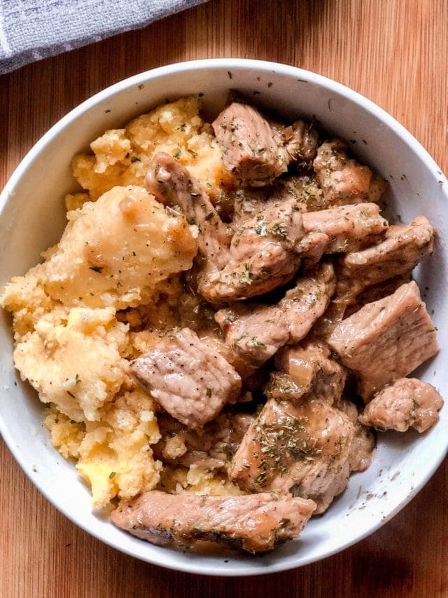 Cornmeal with Pork and Onion