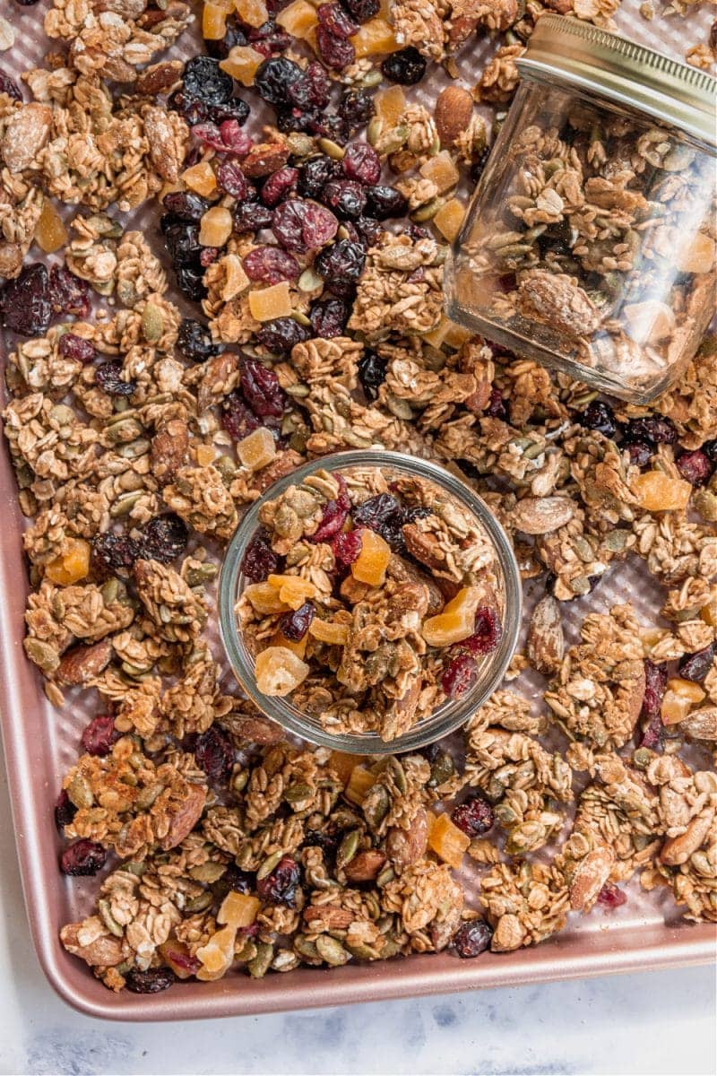 Homemade Granola with Oats, Almonds and Dried Fruit SNACKS
